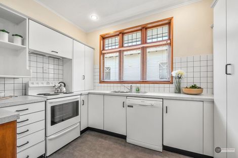 Photo of property in 9 Fairfield Avenue, Fairfield, Lower Hutt, 5011