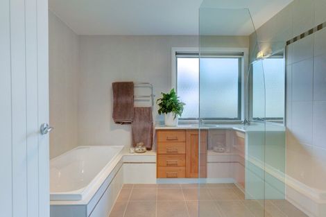 Photo of property in 13 Florance Avenue, Russell, 0202