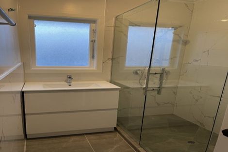 Photo of property in 70 Smythe Road, Henderson, Auckland, 0612