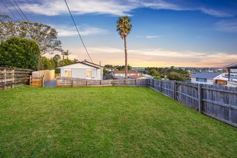 Photo of property in 4/89a Royal Road, Massey, Auckland, 0614