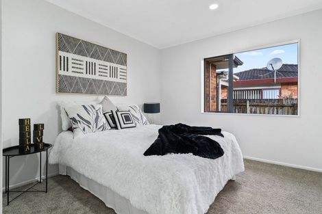 Photo of property in 43 Glenveagh Park Drive, Weymouth, Auckland, 2103