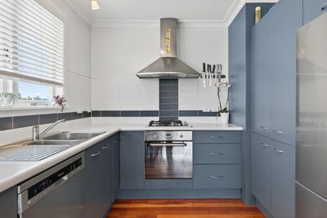 Photo of property in 27 Woodford Avenue, Brookfield, Tauranga, 3110