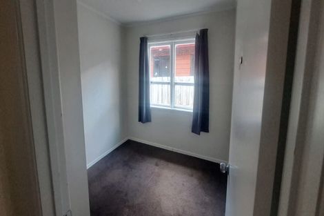 Photo of property in 5 Denver Avenue, Sunnyvale, Auckland, 0612