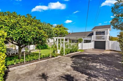 Photo of property in 6d Buisson Glade, West Harbour, Auckland, 0618