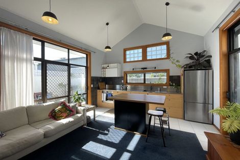 Photo of property in 69 Endeavour Street, Lyall Bay, Wellington, 6022