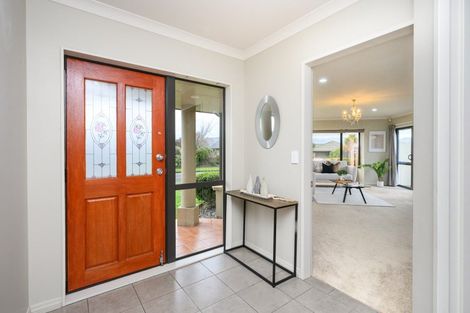 Photo of property in 6 Ron Place, Fitzherbert, Palmerston North, 4410