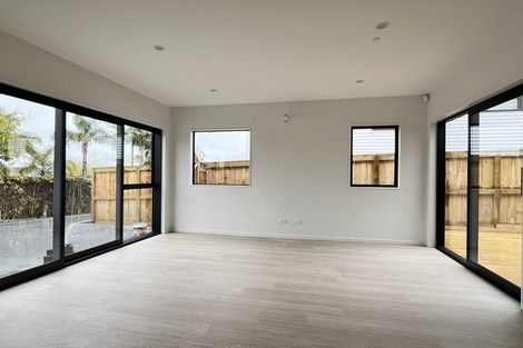 Photo of property in 105a Bond Crescent, Forrest Hill, Auckland, 0620