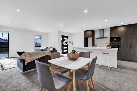 Photo of property in 10a Winstone Place, Highlands Park, New Plymouth, 4312