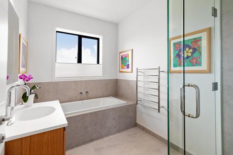 Photo of property in 18 Kotare Drive, Wanaka, 9305