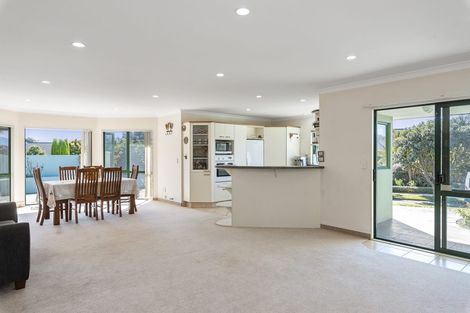 Photo of property in 2 Millennium Hill, Paraparaumu, 5032
