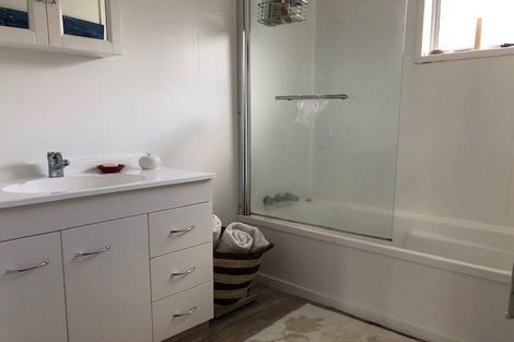 Photo of property in 223 Beach Haven Road, Beach Haven, Auckland, 0626