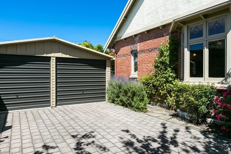 Photo of property in 239 Bay View Road, Saint Clair, Dunedin, 9012