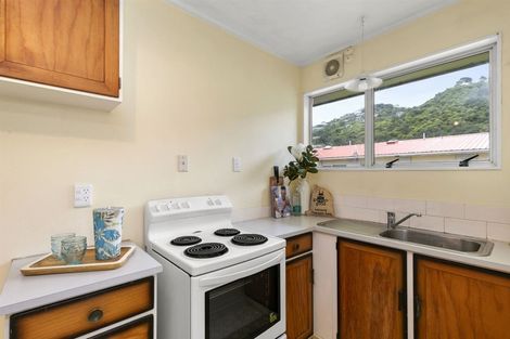Photo of property in 171f5 Queens Drive, Lyall Bay, Wellington, 6022