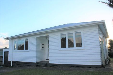Photo of property in 1 Wattle Road, Sunnyvale, Auckland, 0612