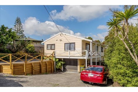 Photo of property in 2/546 Glenfield Road, Glenfield, Auckland, 0629