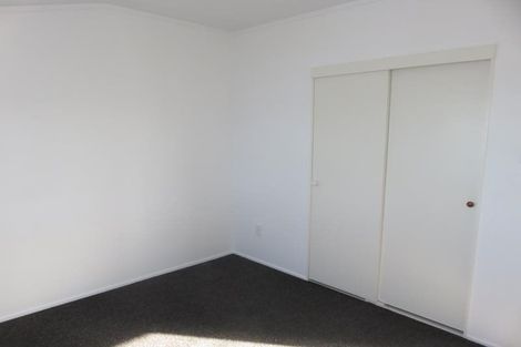 Photo of property in 5b Sunhaven Drive, Newlands, Wellington, 6037