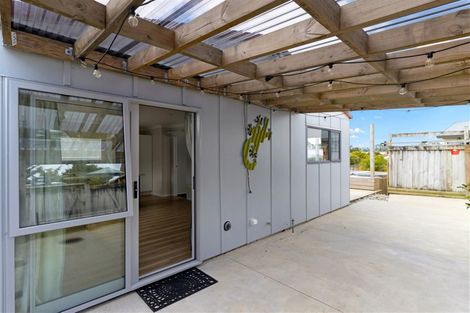 Photo of property in 34a Riserra Drive, Ranui, Auckland, 0612