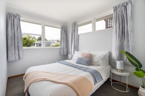 Photo of property in 31 Beazley Avenue, Paparangi, Wellington, 6037