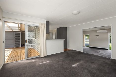 Photo of property in 15 Taikata Road, Te Atatu Peninsula, Auckland, 0610