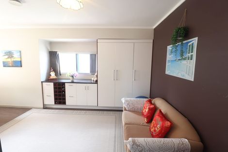 Photo of property in 2/99 Ocean View Road, Hillcrest, Auckland, 0627