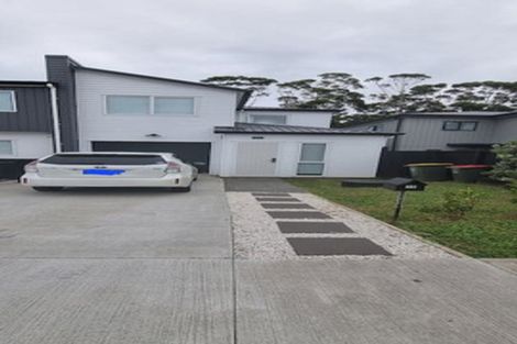 Photo of property in 19 Kaimai Avenue, Massey, Auckland, 0614