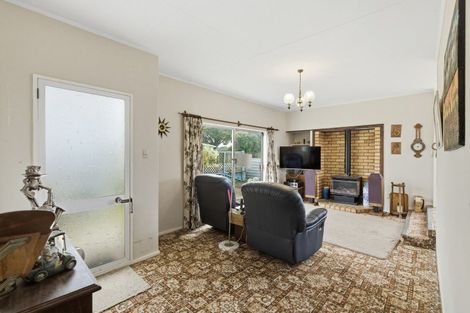 Photo of property in 2 Awatea Street, Castlecliff, Whanganui, 4501