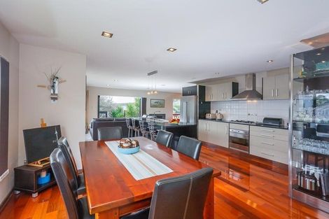 Photo of property in 52 Newbury Place, Schnapper Rock, Auckland, 0632