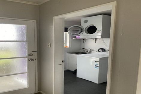 Photo of property in 110 Taylor Terrace, Tawa, Wellington, 5028