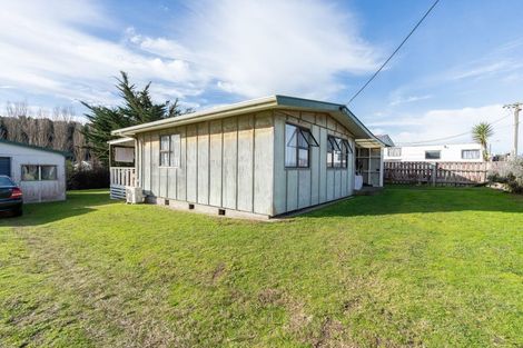 Photo of property in 9 Hennessy Street West, Foxton Beach, Foxton, 4815