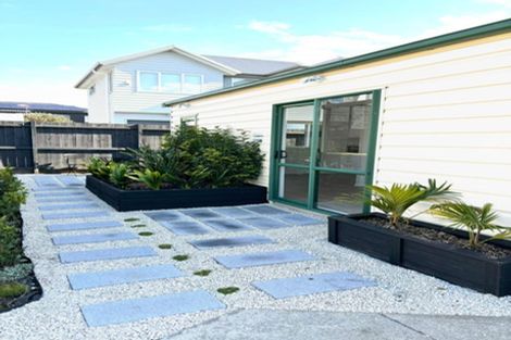 Photo of property in 2/11 Teal Crescent, Beach Haven, Auckland, 0626