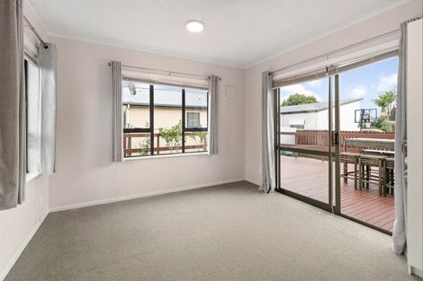 Photo of property in 14 Peachgrove Road, Te Atatu Peninsula, Auckland, 0610