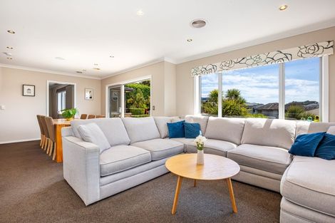 Photo of property in 17 Dusky Crescent, Aotea, Porirua, 5024