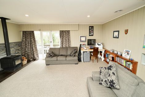 Photo of property in 4 D'urville Place, Kelvin Grove, Palmerston North, 4414