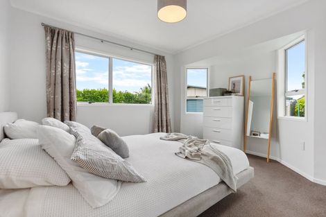 Photo of property in 12 Katrina Place, Massey, Auckland, 0614