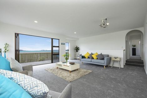 Photo of property in 33 Dawnhaven Drive, Te Atatu Peninsula, Auckland, 0610