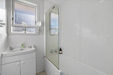 Photo of property in 7 Beach Road, Te Atatu Peninsula, Auckland, 0610