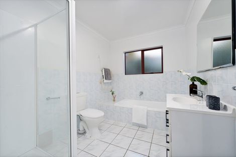 Photo of property in 3 Fleetwood Drive, Henderson, Auckland, 0612
