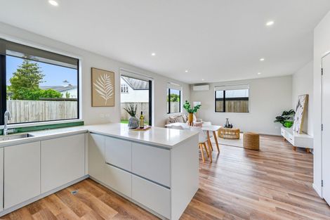 Photo of property in 103u2 Cambridge Road, Hillcrest, Hamilton, 3216