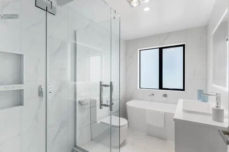 Photo of property in 17 Kathleen Street, Totara Vale, Auckland, 0627