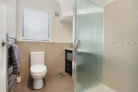 Photo of property in 4 Korotaha Terrace, Rothesay Bay, Auckland, 0630