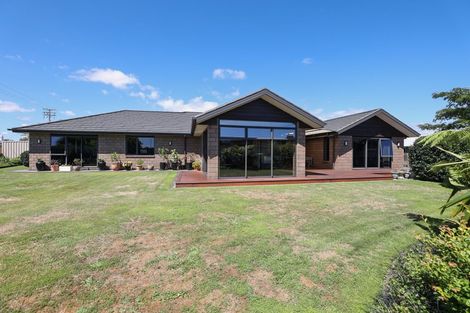 Photo of property in 8 Settlers Close, Whalers Gate, New Plymouth, 4310