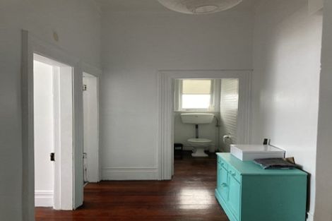 Photo of property in 15 Myrtle Crescent, Mount Cook, Wellington, 6021