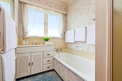 Photo of property in 10 Neeve Road, Taradale, Napier, 4112