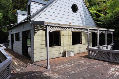 Photo of property in 27 Cascade Avenue, Waiatarua, Auckland, 0604