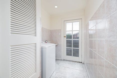 Photo of property in 71 Hutchinson Avenue, New Lynn, Auckland, 0600