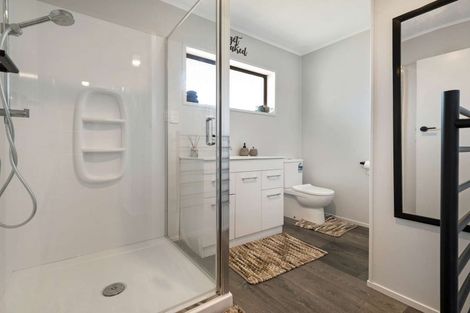 Photo of property in 112a Queen Street, Waiuku, 2123