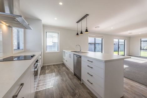 Photo of property in 6 Corsica Court, Fitzherbert, Palmerston North, 4410