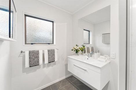 Photo of property in 63a Nile Road, Milford, Auckland, 0620