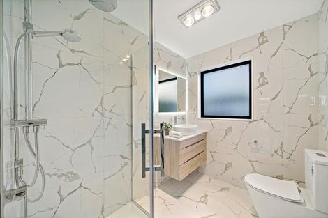 Photo of property in 11 Tawapou Close, Massey, 0614