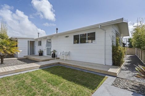 Photo of property in 46 Donnelly Street, Oakura, 4314